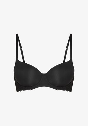 Soutien-gorge noir rembourré avec bretelles réglables et détails en dentelle le long de la bande, présenté sur un fond blanc.