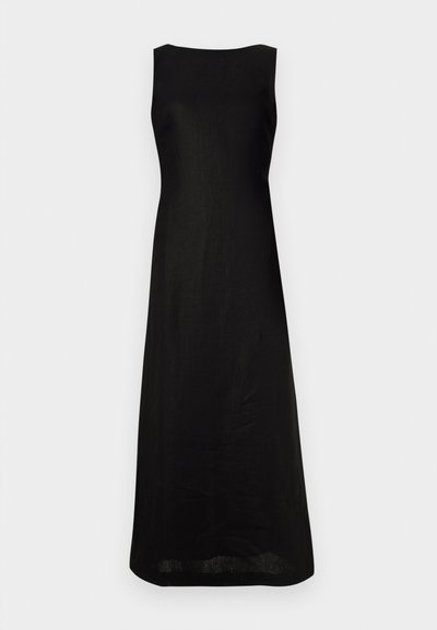 Vestido preto sem mangas com corte reto, feito de tecido leve, apresentando um decote redondo simples e um design minimalista.