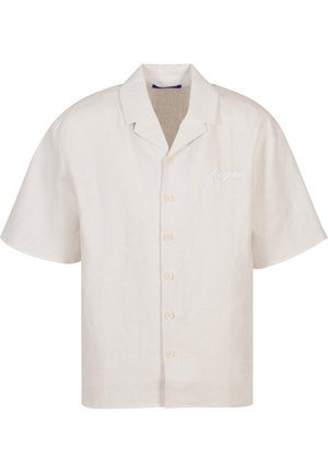 Kortärmad linne skjorta i ljusbeige med campingkrage, med knäppning fram och subtilt broderad logotyp på bröstet.