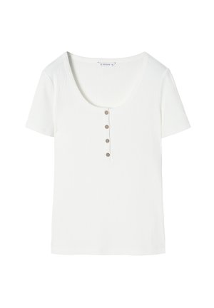 Witte geribde t-shirt met een ronde hals, korte mouwen en vijf decoratieve knopen op de voorkant. Soepele textuur en getailleerde pasvorm.