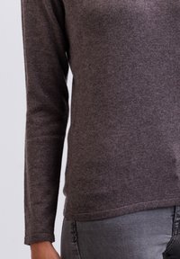CASH-MERE CASH-MERE ROLLKRAGEN PULLOVER - Strickpullover - taupe melange