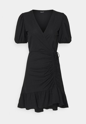 Schwarzes Wickelkleid mit Puffärmeln, V-Ausschnitt, gerüschtem Seitendetail und ausgestellt geschnittenem Saum. Hergestellt aus weichem Stoff mit glatter Textur.