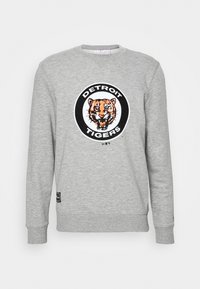 Šedá mikina vyrobená z měkkého materiálu, s kulatým logem s tváří tygra a textem "DETROIT TIGERS" v černé a bílé barvě.