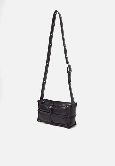MM6 Maison Margiela NUMERIC TOP HANDLE MINI - Torba čez telo - black