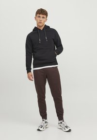 Jack & Jones JPSTWILL AIR PANTS - Jogginghose - seal brown