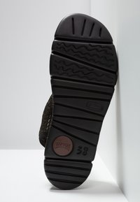 Camper Sandaalit nilkkaremmillä - mottled black