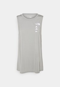 Bezramenné světle šedé sportovní tričko s logem The North Face a grafickým zobrazením hory na levé horní straně hrudi, prezentováno na bílém pozadí.
