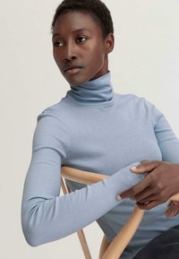 hessnatur Langarmshirt - himmelblau