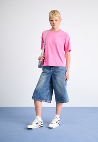 Carhartt WIP CHESTER - T-shirts - charm pink