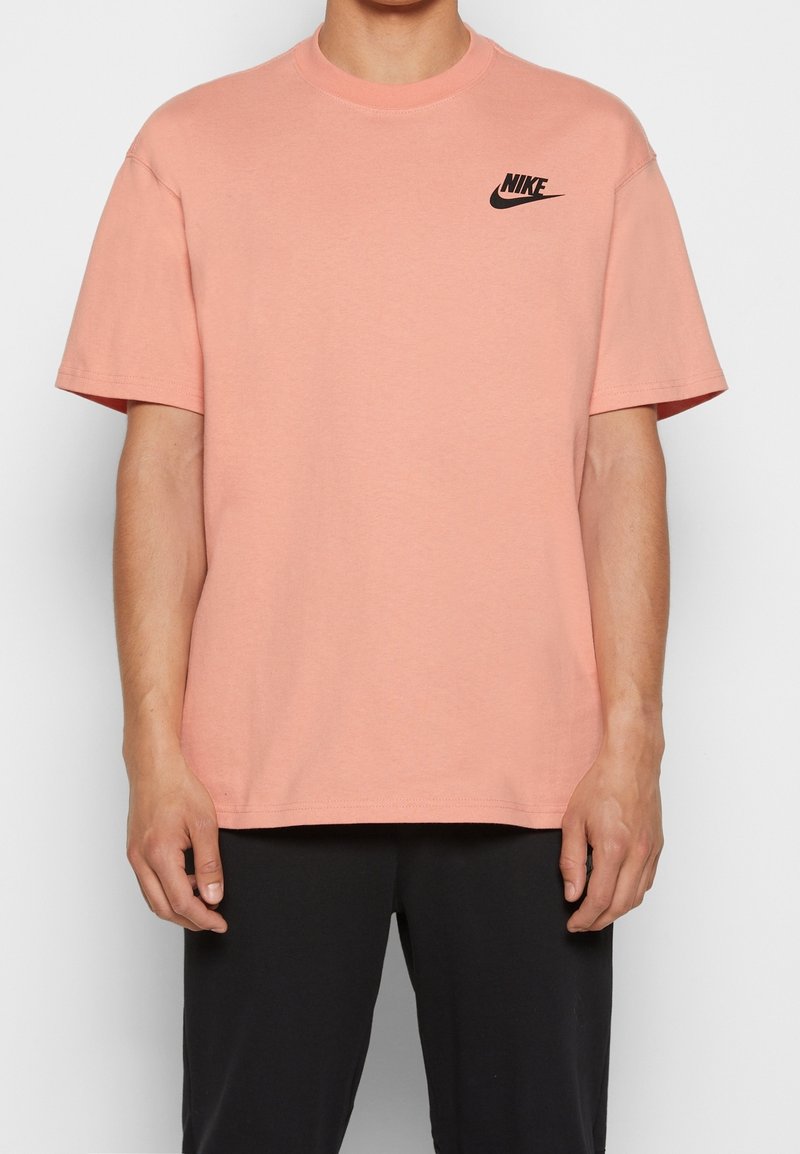 Nike Sportswear Triko s potiskem - red