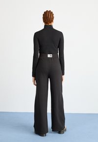 The North Face WIDE LEG JOGGER - Treniņtērpa apakšdaļas - black