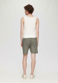 QS REGULAR - Shorts - olivgrün