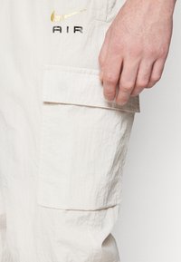 Nike Sportswear Kalhoty - white