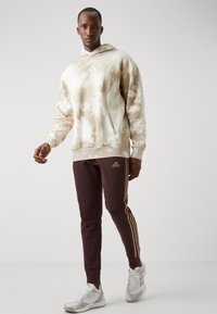 adidas Sportswear M 3S FT TC PT - Spodnji deli trenirk - shadow brown