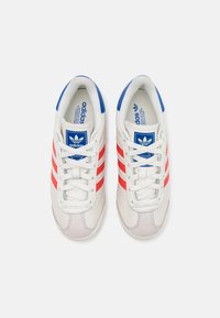 adidas Originals K74 UNISEX - Sportcipő - core white/bright red/team royal blue