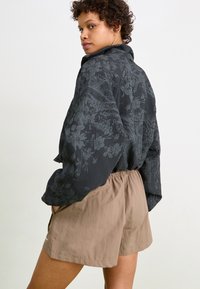 Thumbnail Image 5