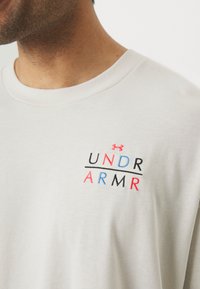 Under Armour MODERN SPORT  - Langærmet T-shirt - summit white/blue atlantis