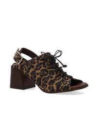 Lederimitat-Sandaletten mit Leopardenmuster, offenen Zehen und einem Obermaterial aus braunem Wildleder. Sie haben ein Schnürdesign und einen Blockabsatz. Mit einem Slingback und einer Metallschnalle akzentuiert.