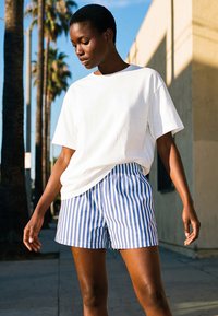 Urban Classics STRIPED  - Short - white blue