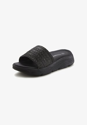 Schwarze Rutschsandalen mit einem strukturierten, gewebten Riemen und flexibel gefütterter Gummisohle. Das Design ist offen an den Zehen und verfügt über ein gepolstertes Fußbett.