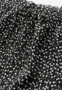 Non selezionato, black white