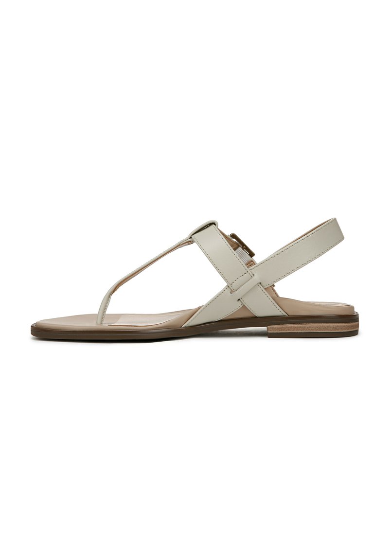 Licht beige platte sandalen met een T-band ontwerp, kruisschoenen en een minimalistische zool met een subtiele houten accent.