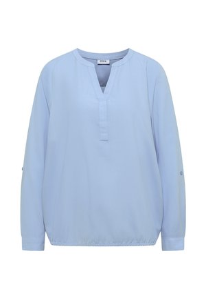 Blusa azul claro con escote en V, mangas largas y dobladillo fruncido. Tejido suave con botones decorativos en las mangas.