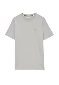 Camiseta de manga corta color beige claro con cuello redondo, con un pequeño logotipo bordado de "Salsa Jeans" en el pecho y etiqueta de la marca dentro del cuello.
