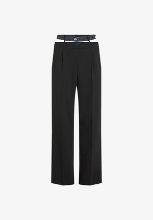 Fekete, széles lábú nadrág sima elülső résszel, textúrált szürke övvel és gombos záródással, sima anyagból készült.