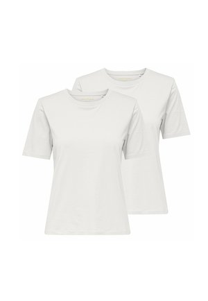 Deux t-shirts blancs unis à manches courtes et col rond, l’un légèrement derrière l’autre, présentés sur un fond blanc.