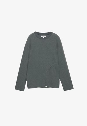 Sweat-shirt gris à manches longues avec un col rond, un ourlet asymétrique et un détail de couture latérale. La texture du tissu semble douce et légère.