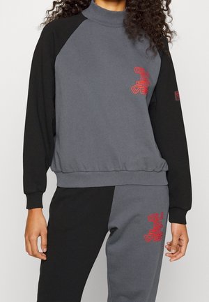 Collegepaita - black