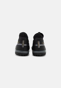 Nike Performance JR PHANTOM GT2 ACADEMY DYNAMIC FIT TF UNISEX - Botas de futebol para piso sintético - black/metallic dark grey/metallic gold