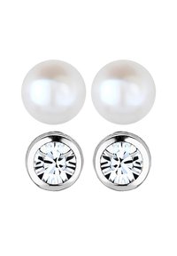 Pendientes de perlas y cristales. Presentan una perla blanca redonda y suave, y un cristal transparente facetado, montados en un acabado plateado.