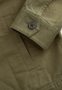 Next TEXTURED BUTTON UP - REGULAR FIT - Nyári dzseki - khaki green