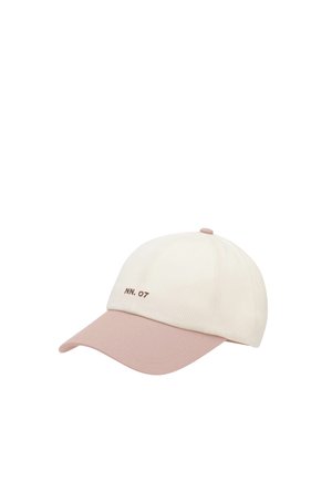 Casquette de baseball blanche et rose clair avec le texte "NN. 07" brodé sur le panneau avant.