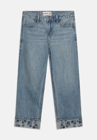 Jean en denim bleu clair avec une coupe droite et des broderies florales au niveau de l'ourlet. Taille haute avec poches standard et passants de ceinture.