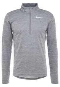 Pullover sportivo grigio con colletto a zip corta, maniche lunghe, tessuto testurizzato e piccolo logo Nike bianco sul petto sinistro.