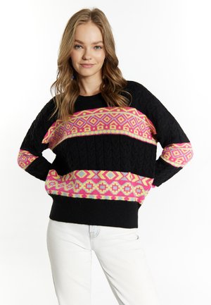 Pulover negru tricotat cu modele geometrice roz aprins și galben care se extind pe piept. Manșon lung și tivuri ribbate completează designul.