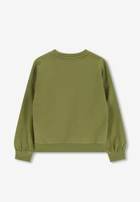 Sweatshirt vert olive avec une coupe décontractée, un col rond et de longues manches ballon. Texture lisse et poignets côtelés au niveau de l'ourlet et des manches.