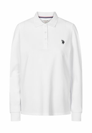 Hvid langærmet polo med tre knapper og en lille sort broderet logo på venstre bryst.