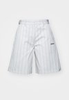 SHORT - Pantaloni scurți - off white/night indigo