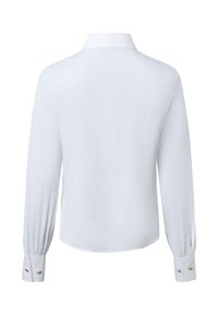 Weiße Bluse mit langen Ärmeln, klassischem Kragen, weicher Textur und geknöpften Manschetten mit dekorativen Akzenten. Rückansicht zeigt eine glatte Oberfläche.
