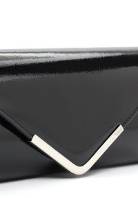 Clutch in vernice nera con un design elegante a busta, caratterizzato da un accent di metallo argentato e una superficie liscia. Compatto e minimalista.