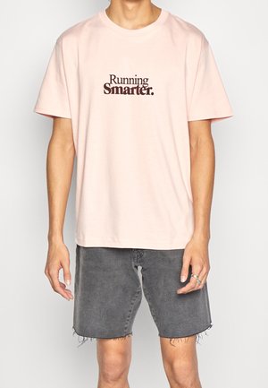 T-shirt med print - pink