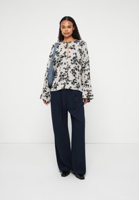 DAY Birger et Mikkelsen ENZO - Pantalones - dark sapphire