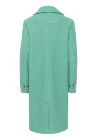 Cappotto verde menta realizzato in tessuto texturizzato. Caratterizzato da colletto a reversal, taglio medio e polsini con bottoni. Vista posteriore con dettagli delle cuciture.