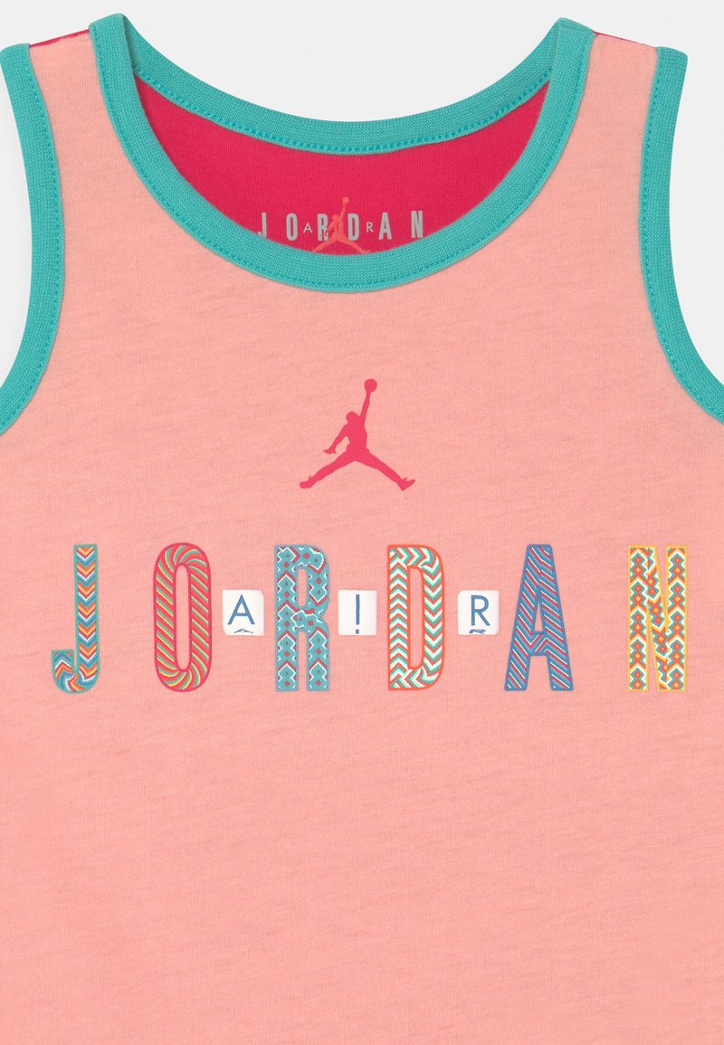 Kinder Jumpsuits & Playsuits | Jordan GIRLS ROMPER & HEADBAND Jumpsuit bleached coral/koralle - EJ78305 Kinder Jumpsuits & Playsuits | Jordan GIRLS ROMPER & HEADBAND Jumpsuit bleached coral/koralle - EJ78305