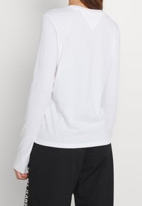 Tommy Jeans Långärmad tröja - white