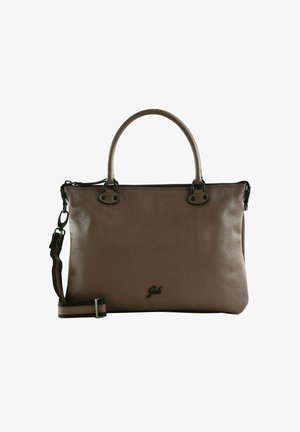 Borsa a tracolla in pelle marrone con finitura texturizzata, doppi manici corti, una tracolla removibile e chiusura con zip. Presenta dettaglio con logo.